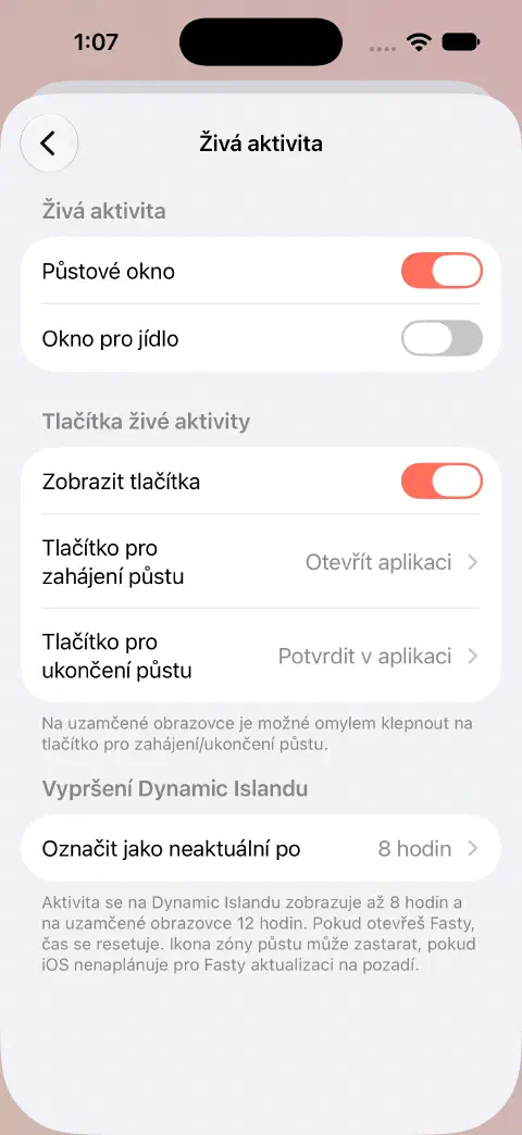 Nastavení živé aktivity se samostatnými přepínači půstu a jídla, volbami chování tlačítek a nastavením vypršení v Dynamic Islandu.