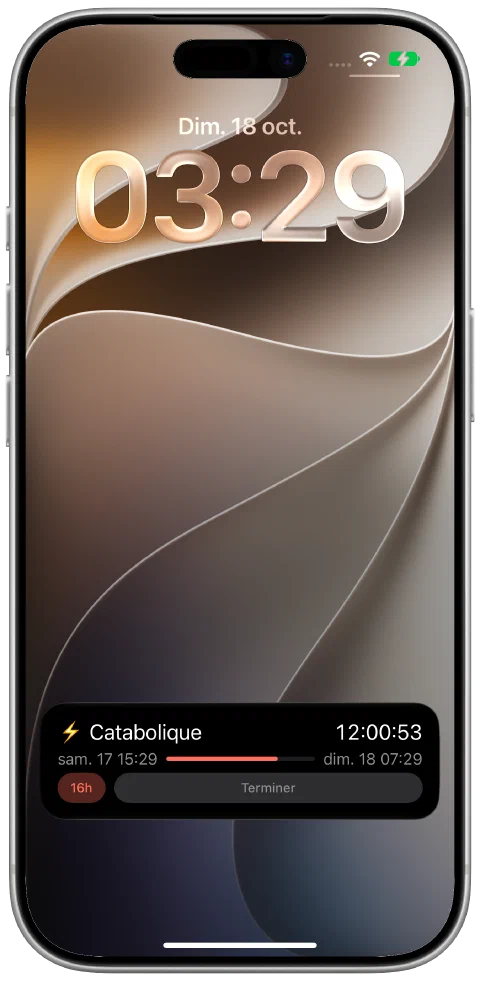 Une activité en direct Fasty sur l’écran verrouillé de l’iPhone avec le minuteur actif, la progression vers l’objectif et la commande de fin du jeûne.