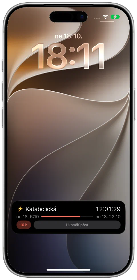 Živá aktivita Fasty na zamknutej obrazovke iPhonu s aktívnym časovačom, pokrokom k cieľu a ovládaním na ukončenie pôstu.
