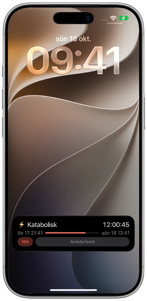 En Liveaktivitet från Fasty på iPhones låsskärm med aktiv timer, målförlopp och reglage för att avsluta fastan.